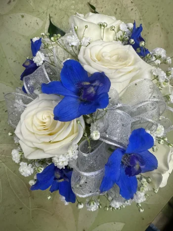 Corsage 8