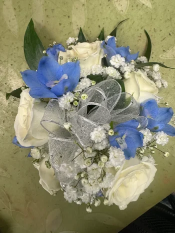 Corsage 9
